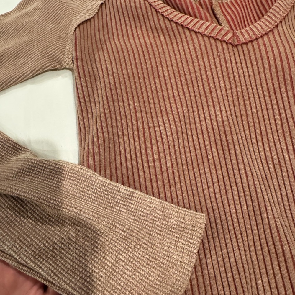 Guilded Intent  Ribbed sweater - Picture 5 of 5